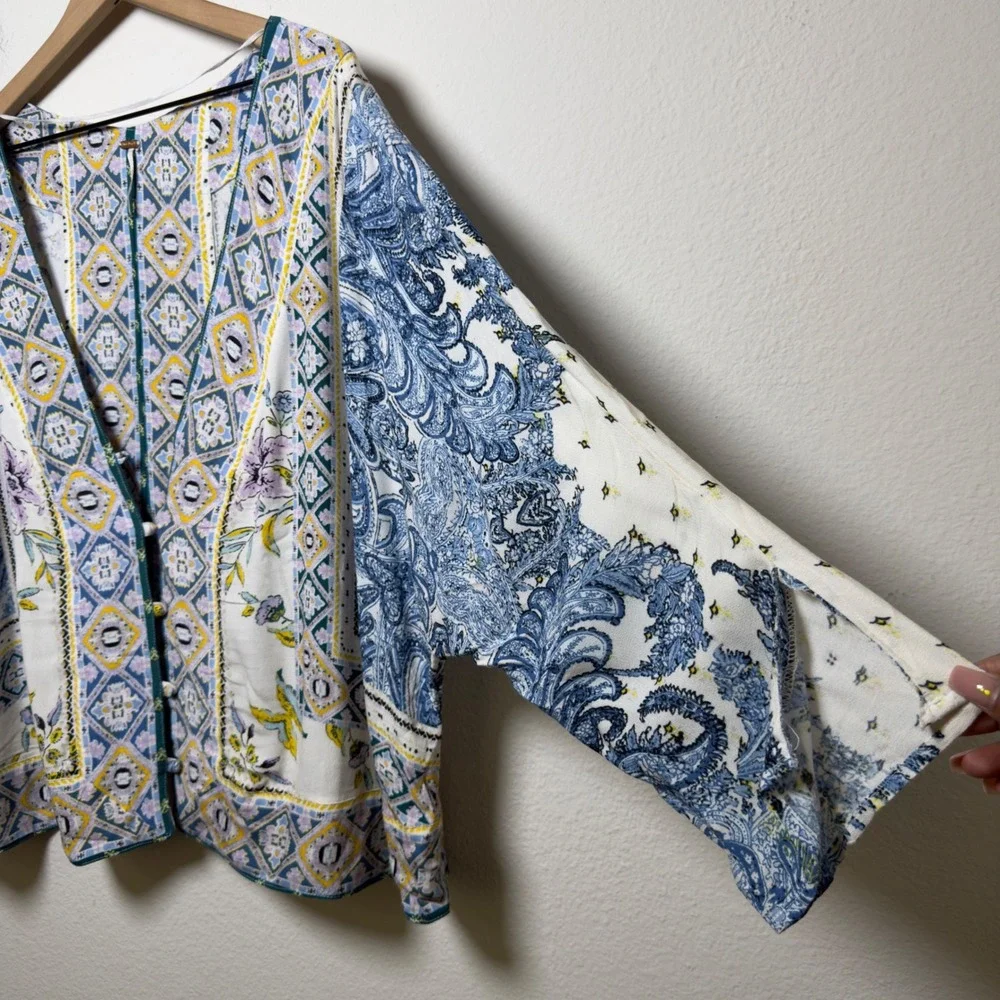 Free People Women Lola Floral Top Large Blue Patchwork Paisley‎ Button Front